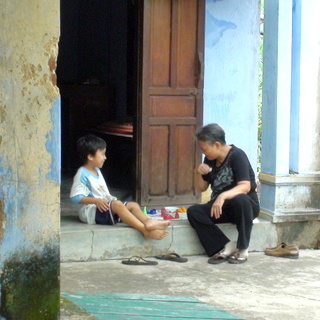 Tới lượt ngựa của bà chạy đó, Vườn Nhà Mình